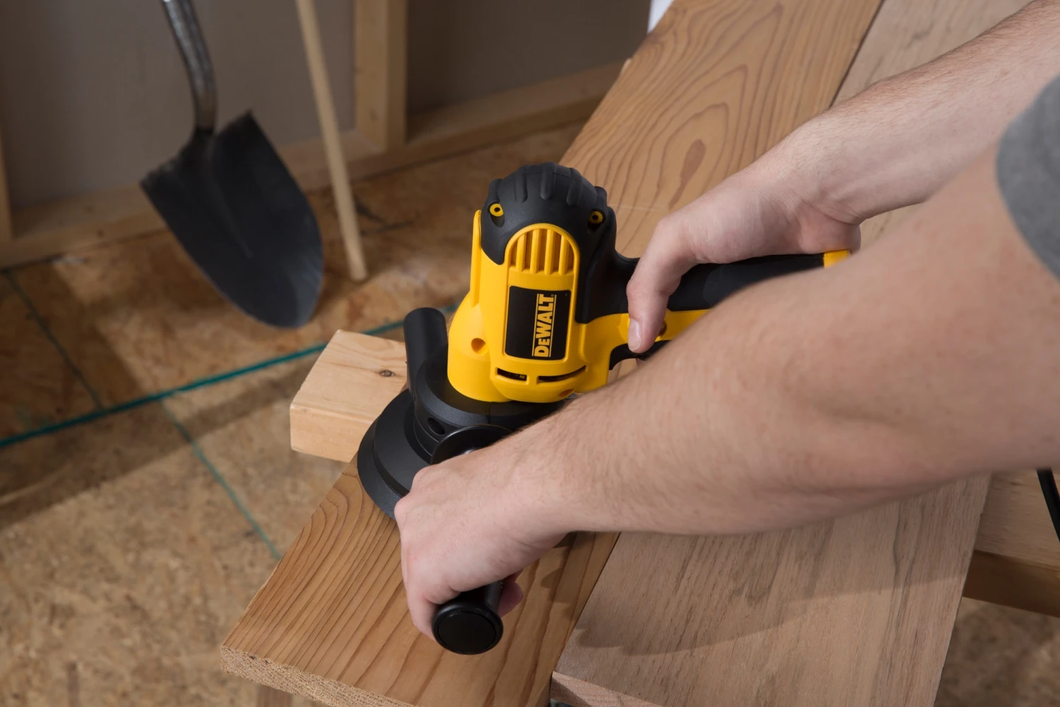 DEWALT 120-Volt 6 -Amp Variable Speed Disc Sander With Dust Management 8 DEWALT 120-Volt 6 -Amp Variable Speed Disc Sander With Dust Management - Image 8