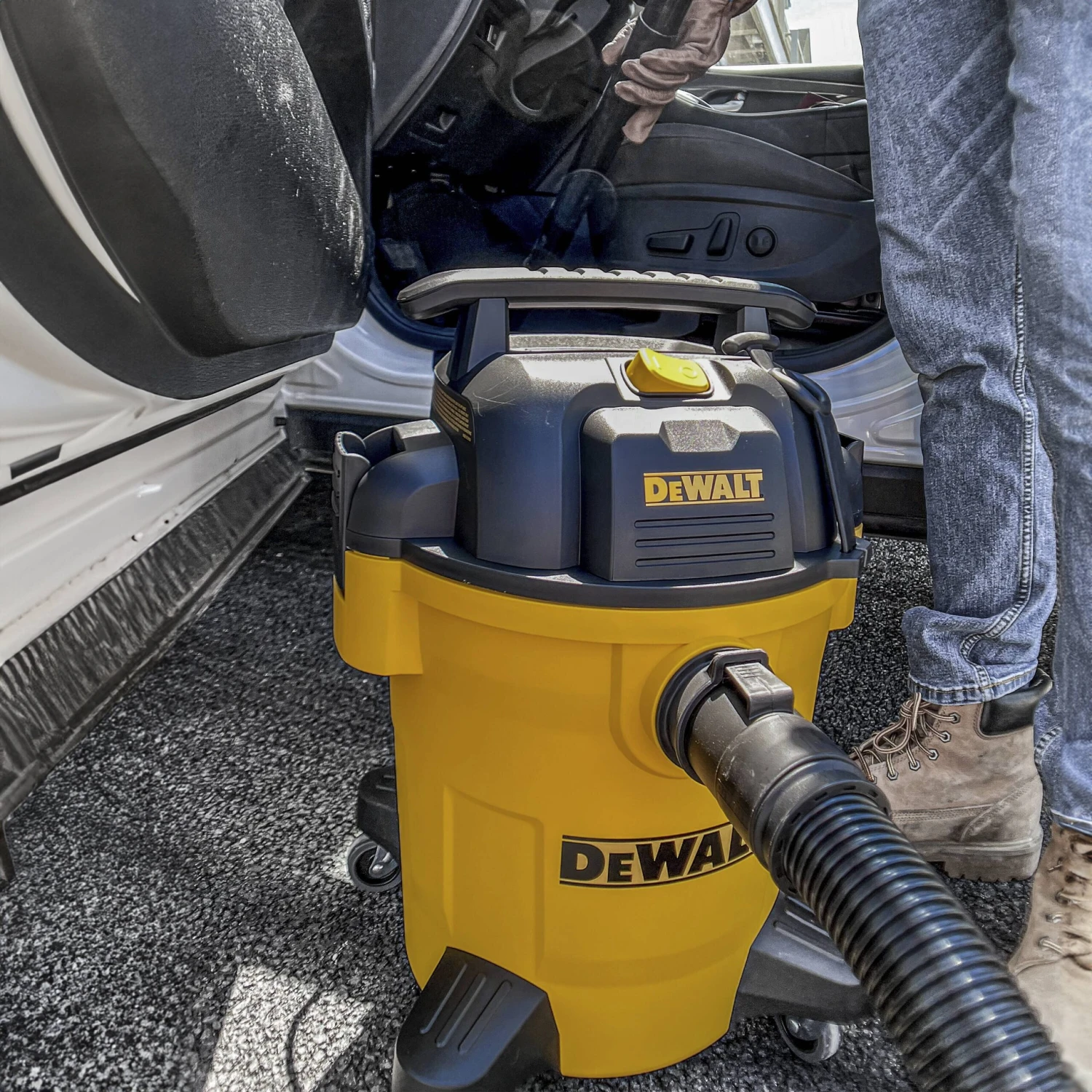 DEWALT Stealthsonic Quiet 12-Gallon 5.5 HP Corded Wet/Dry Shop Vacuum With Accessories Included 15 DEWALT Stealthsonic Quiet 12-Gallon 5.5 HP Corded Wet/Dry Shop Vacuum With Accessories Included - Image 15